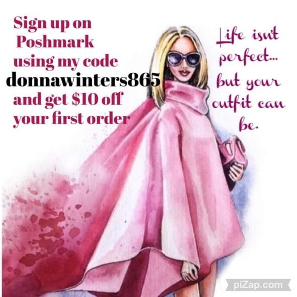 Glittery Rhinestone Short Press On Nails - Picture 6 of 6